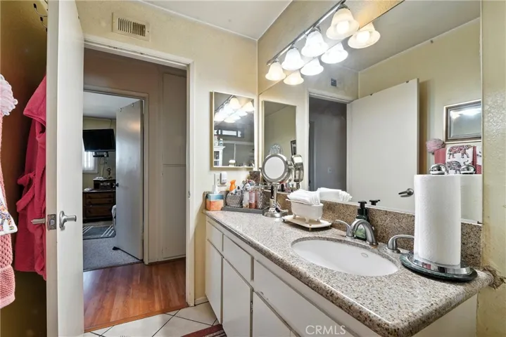 Unit #4 Bathroom #1
