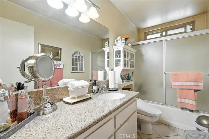 Unit #4 Bathroom #1