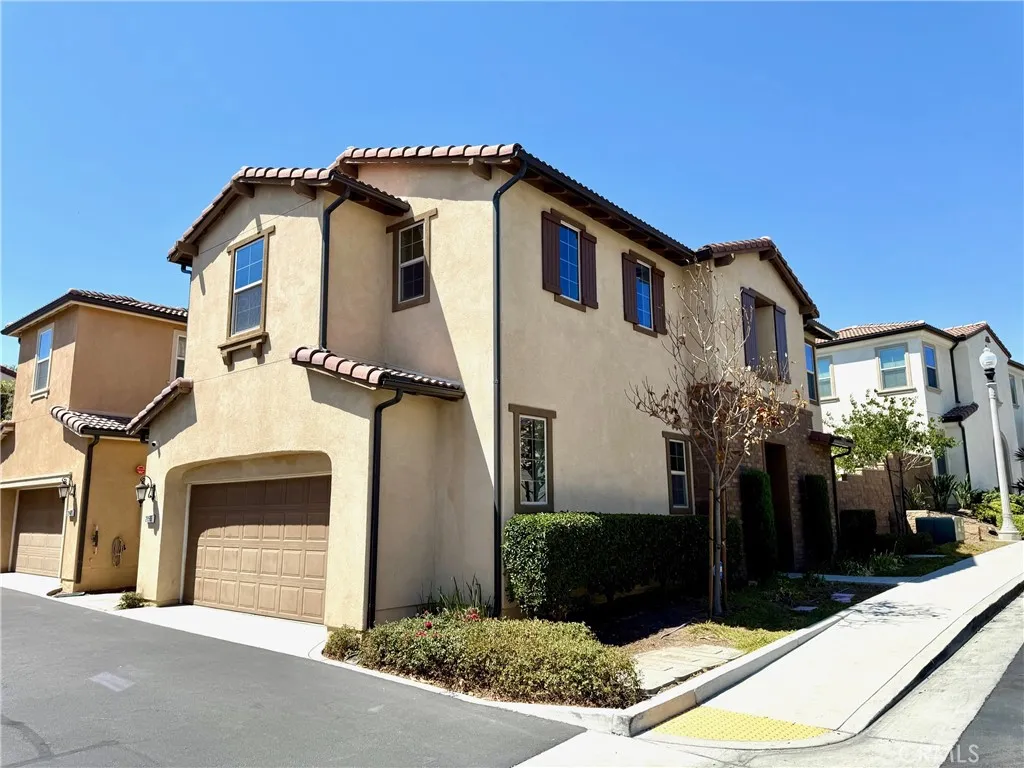 2955 Villa Catalonia Circle, Corona, California 92881 home-pic-0