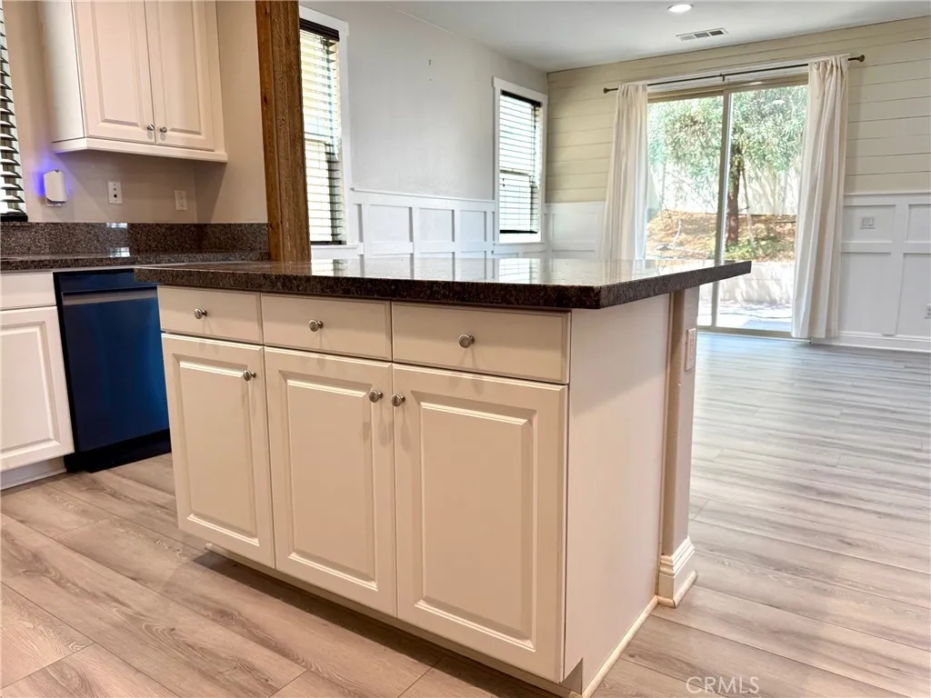 2955 Villa Catalonia Circle, Corona, California 92881 home-pic-3