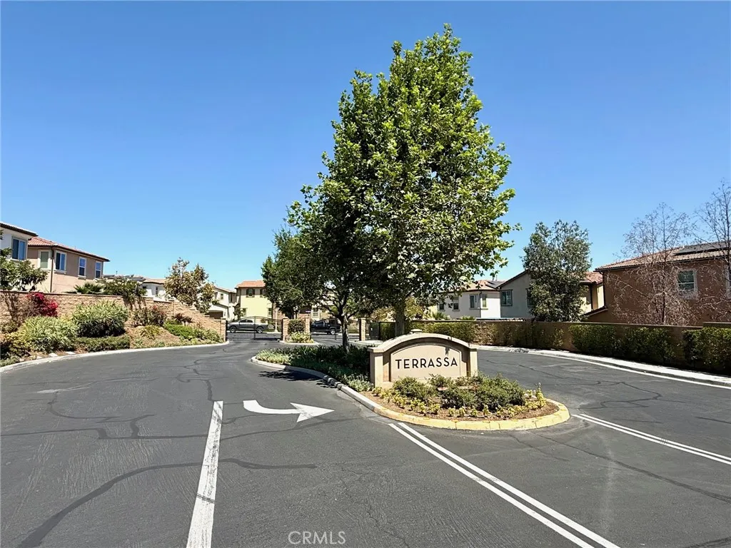 2955 Villa Catalonia Circle, Corona, California 92881 home-pic-25