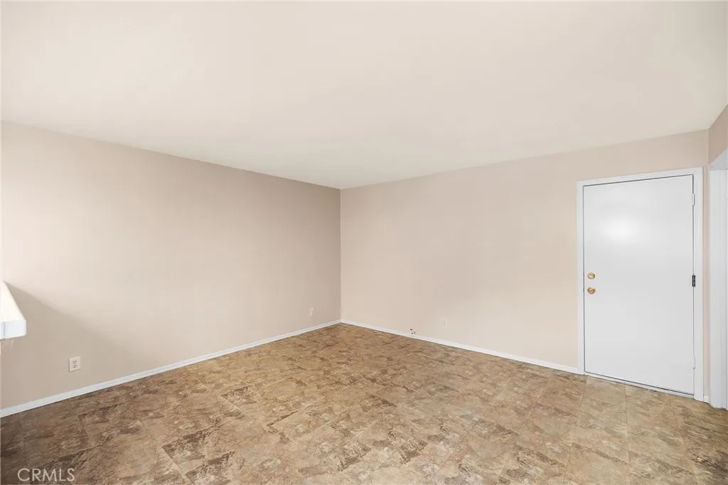 23046 Joaquin Ridge Drive, Murrieta, California 92562 home-pic-15