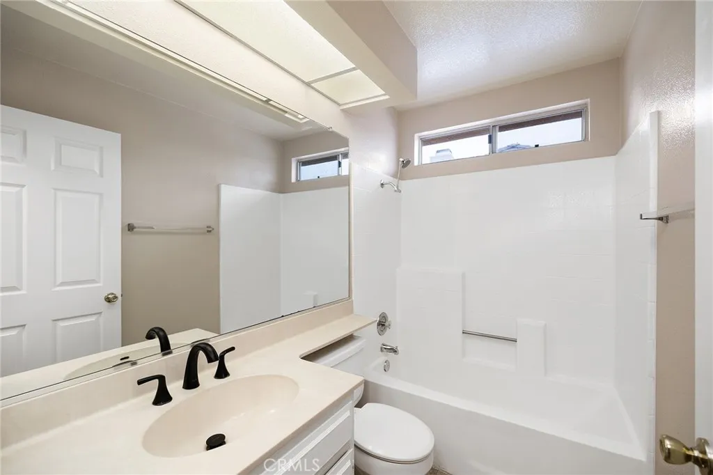 23046 Joaquin Ridge Drive, Murrieta, California 92562 home-pic-20