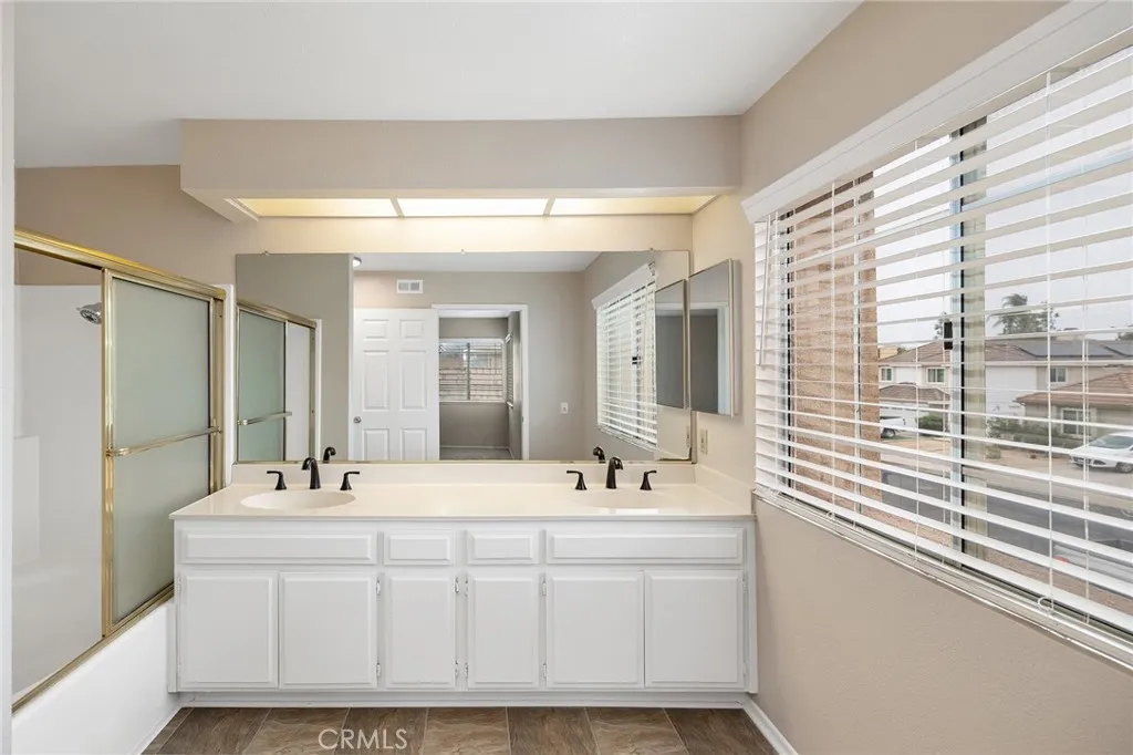 23046 Joaquin Ridge Drive, Murrieta, California 92562 home-pic-24