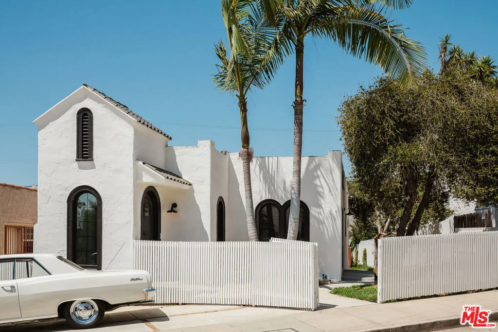 2353 Lucerne Avenue, Los Angeles, California 90016 home-pic-0