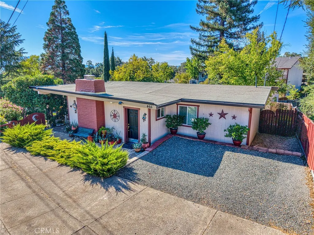 465 Hillcrest Dr