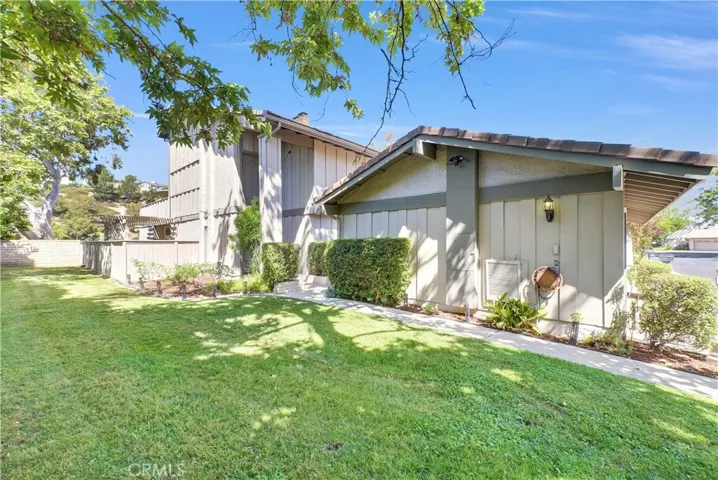 Coner & Attached Single Family Home