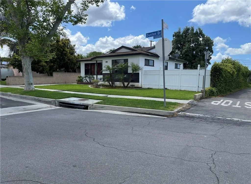 15100 Dunton Drive, Whittier, California 90604, 3 Bedrooms Bedrooms, ,2 BathroomsBathrooms,Residential Lease,For Rent,Dunton,OC25196825