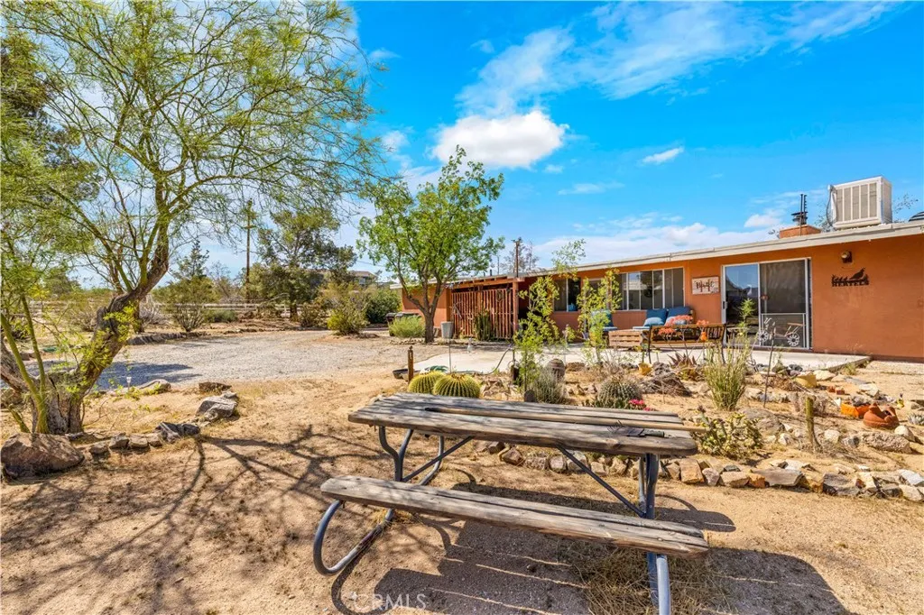 56011 Mira Street, Yucca Valley, California 92284 home-pic-33