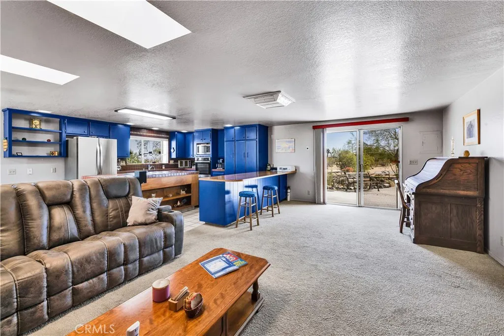 56011 Mira Street, Yucca Valley, California 92284 home-pic-10