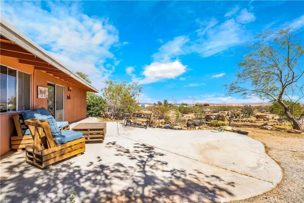 56011 Mira Street, Yucca Valley, California 92284 home-pic-32