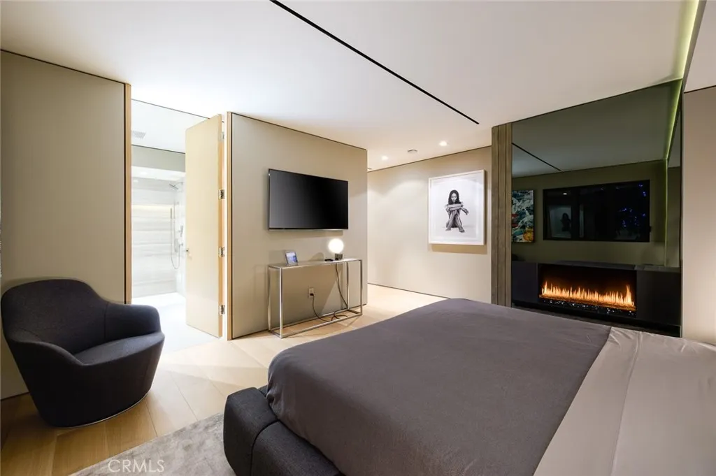 8808 Thrasher Avenue, Los Angeles, California 90069 home-pic-17