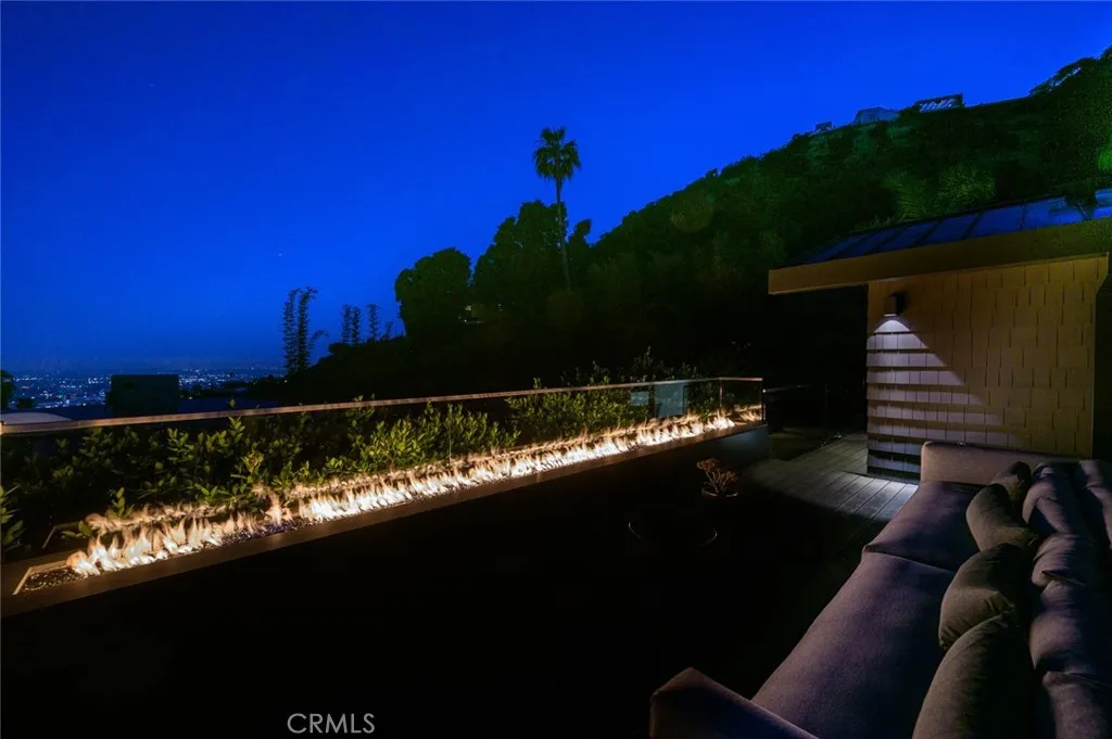 8808 Thrasher Avenue, Los Angeles, California 90069 home-pic-16