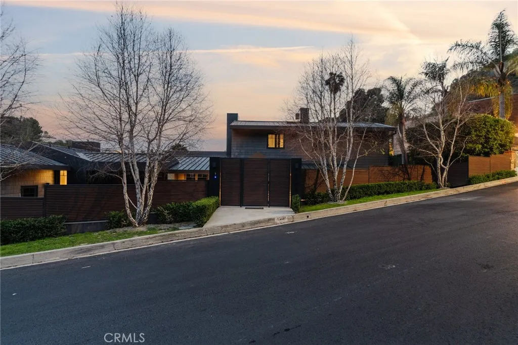 8808 Thrasher Avenue, Los Angeles, California 90069 home-pic-2