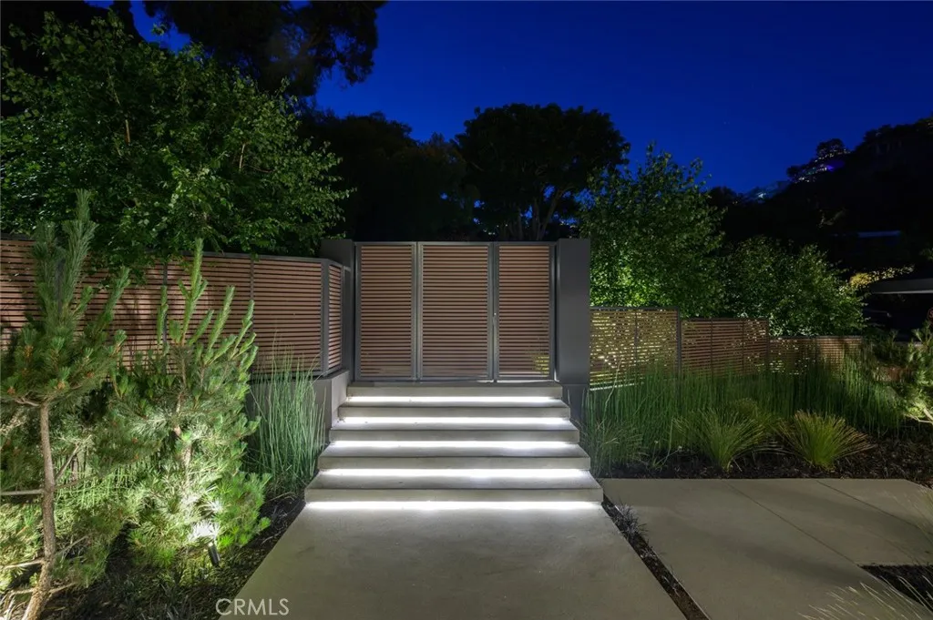 8808 Thrasher Avenue, Los Angeles, California 90069 home-pic-25