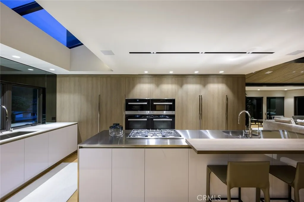 8808 Thrasher Avenue, Los Angeles, California 90069 home-pic-7