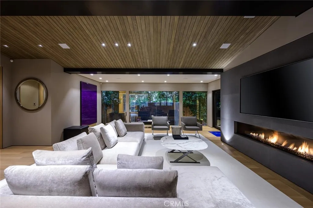 8808 Thrasher Avenue, Los Angeles, California 90069 home-pic-4