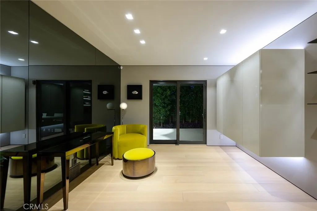 8808 Thrasher Avenue, Los Angeles, California 90069 home-pic-23