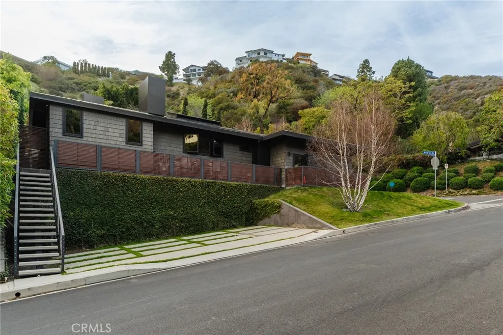 8808 Thrasher Avenue, Los Angeles, California 90069 home-pic-26