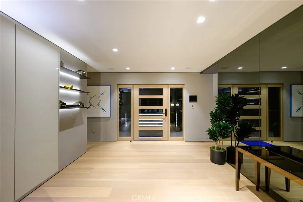 8808 Thrasher Avenue, Los Angeles, California 90069 home-pic-24