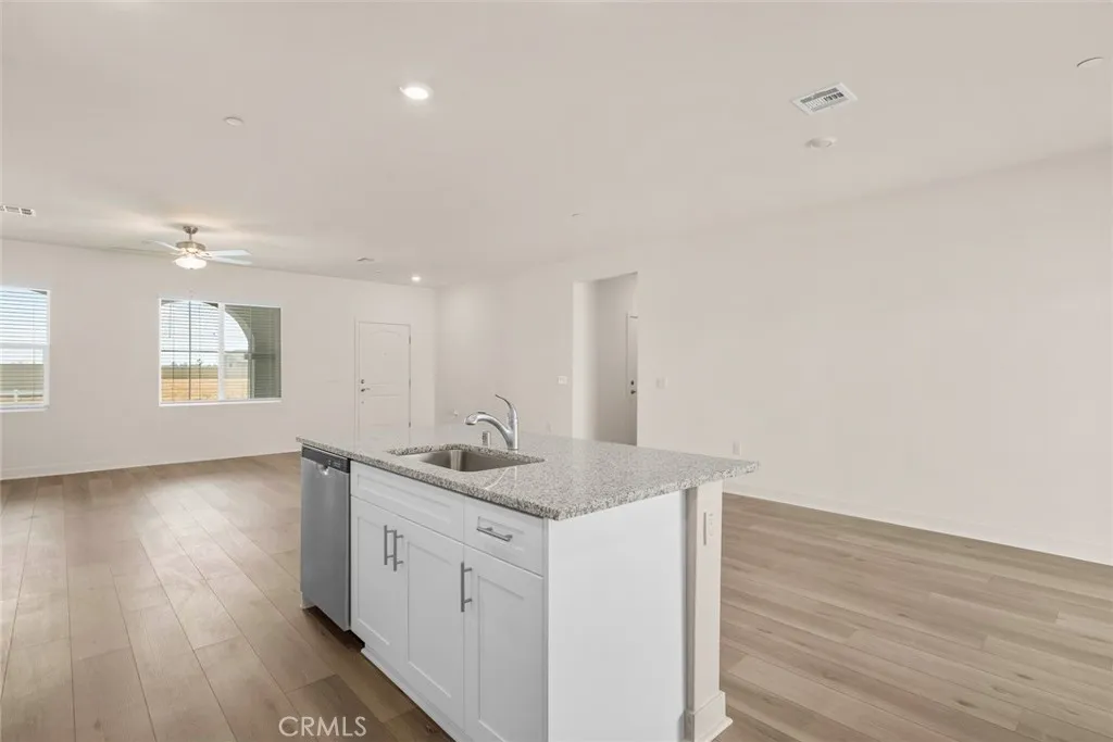 22832 Saddleback Avenue, Apple Valley, California 92307 home-pic-4
