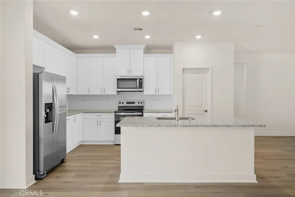 22832 Saddleback Avenue, Apple Valley, California 92307 home-pic-3