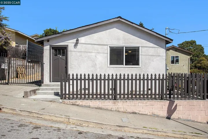 408 4th St, Rodeo, California 94572