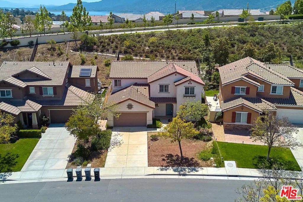 4135 Pearl Street, Lake Elsinore, California 92530 home-pic-32