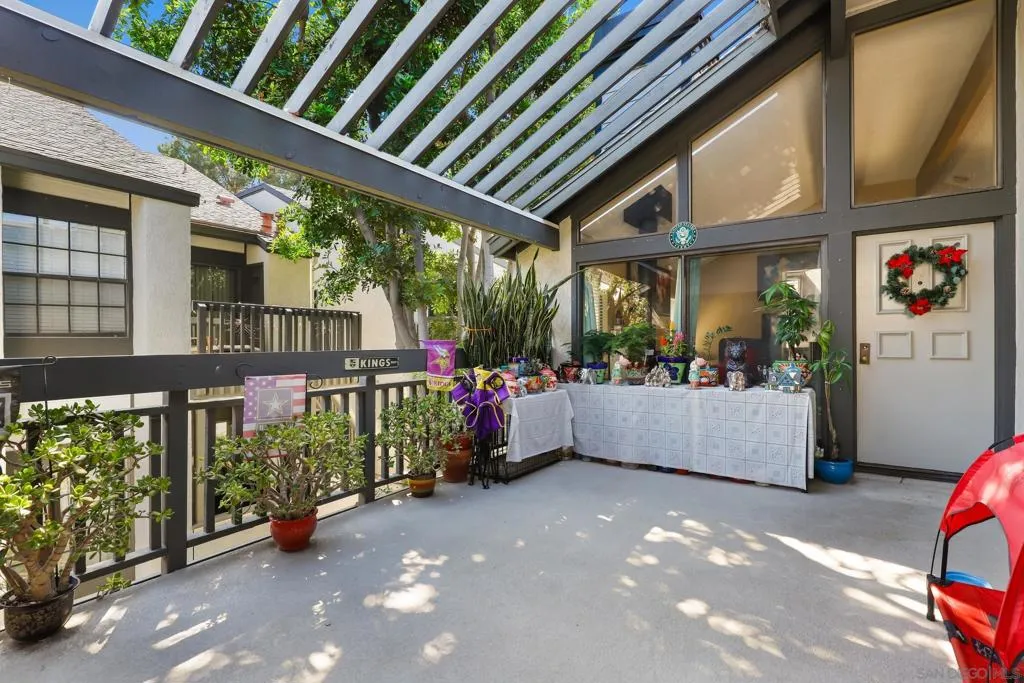 2532 W Macarthur Blvd B, Santa Ana, California 92704, 1 Bedroom Bedrooms, ,1 BathroomBathrooms,Residential,For Sale,Macarthur Blvd,250037855SD