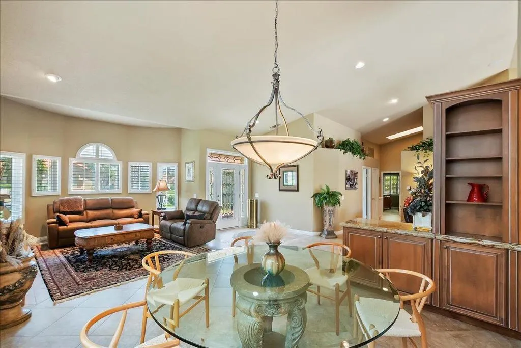 401 Cypress Point Drive, Palm Desert, California 92211 home-pic-11