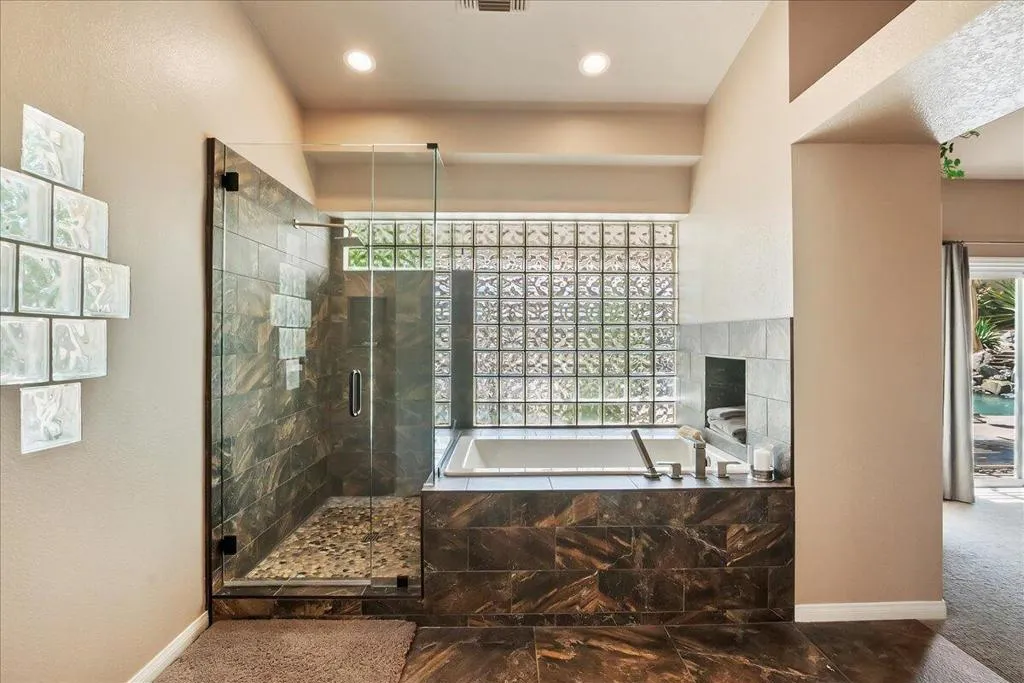 401 Cypress Point Drive, Palm Desert, California 92211 home-pic-33