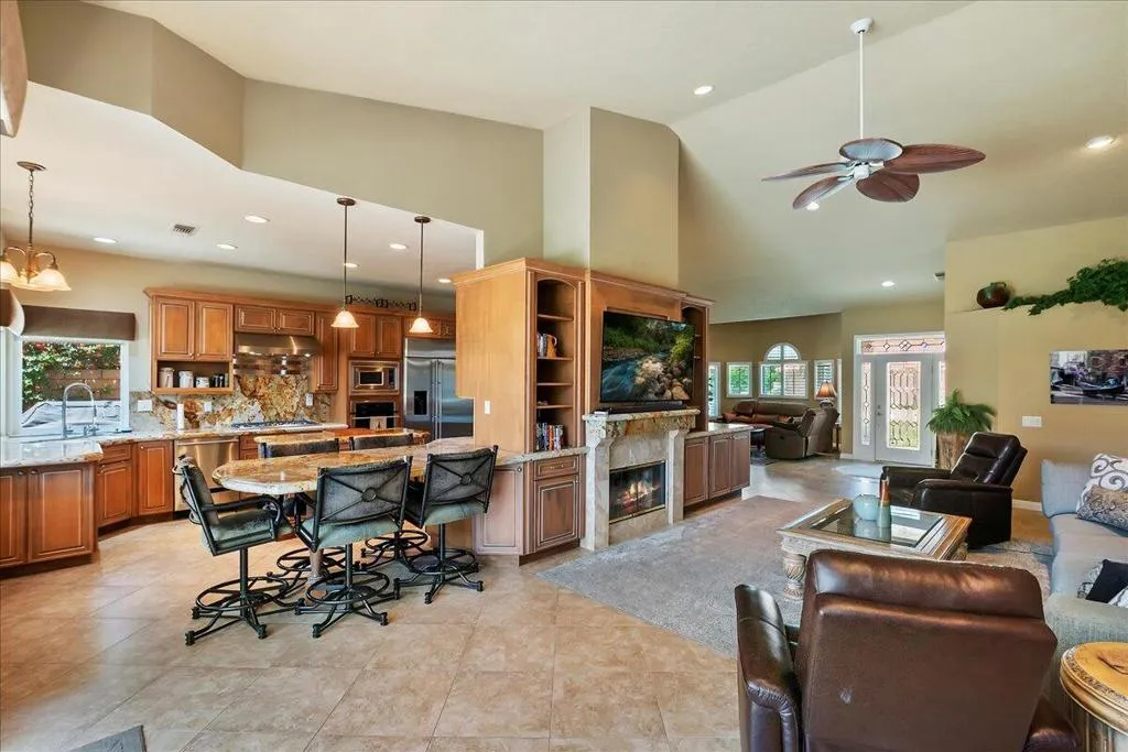 401 Cypress Point Drive, Palm Desert, California 92211 home-pic-15