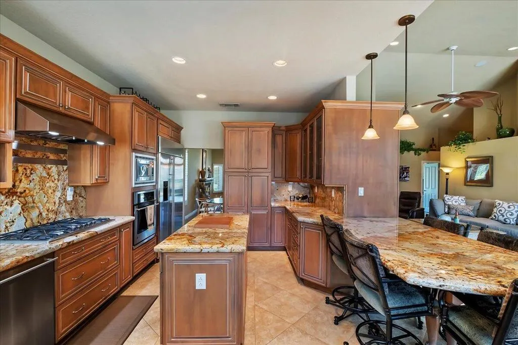 401 Cypress Point Drive, Palm Desert, California 92211 home-pic-18