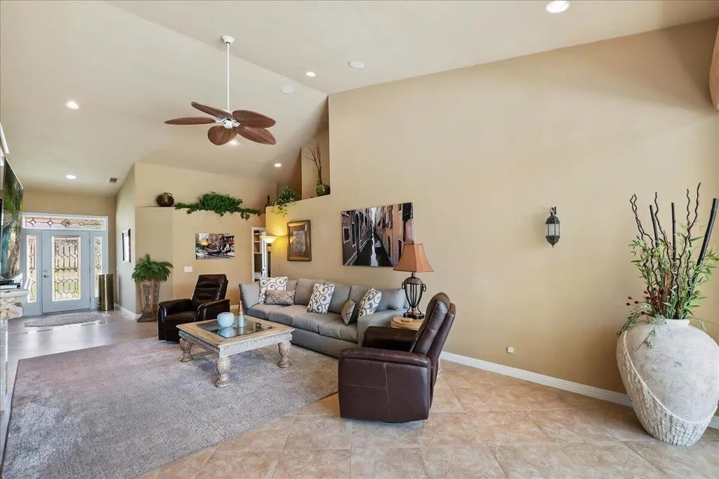 401 Cypress Point Drive, Palm Desert, California 92211 home-pic-14