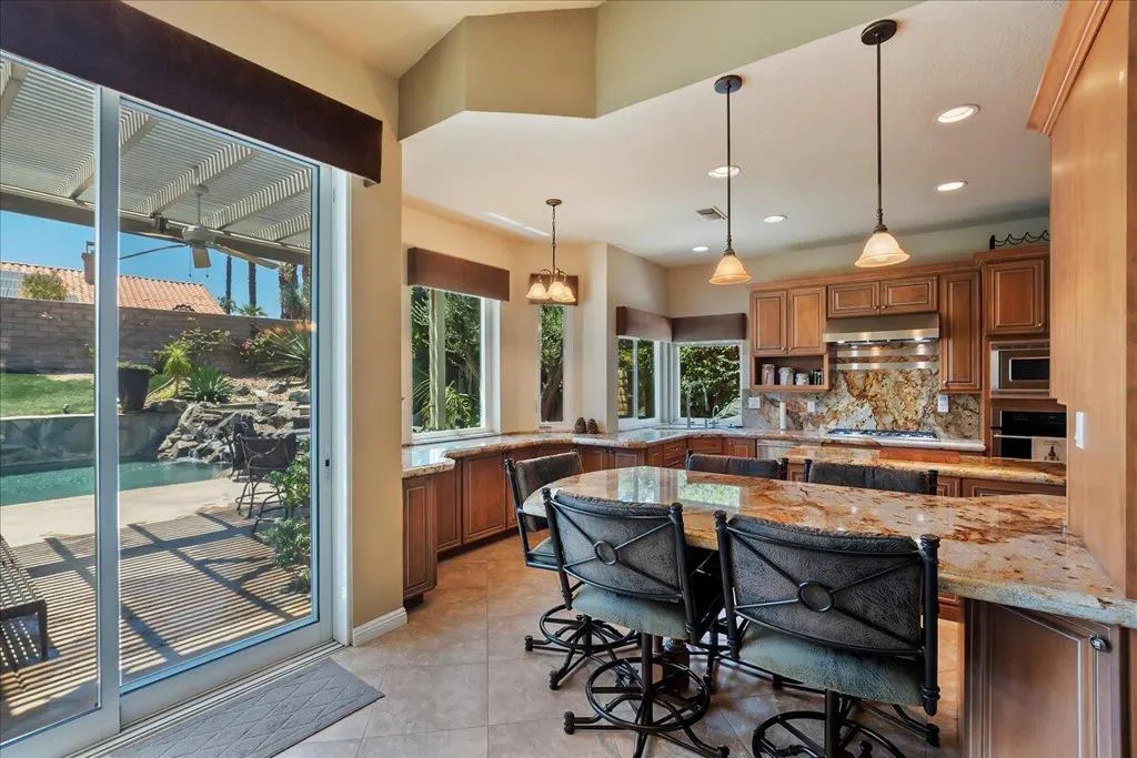 401 Cypress Point Drive, Palm Desert, California 92211 home-pic-16