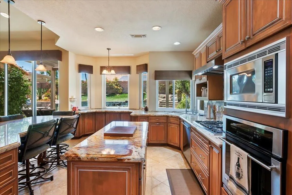 401 Cypress Point Drive, Palm Desert, California 92211 home-pic-19