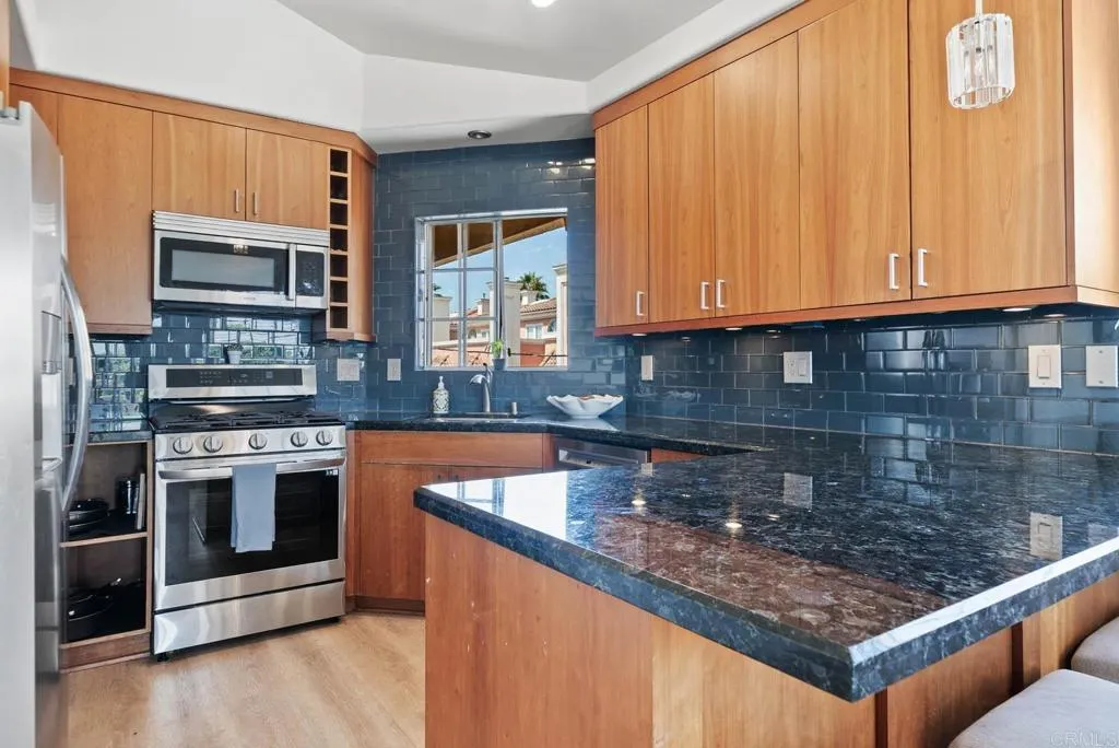 238 Daisy Avenue 6, Imperial Beach, California 91932 home-pic-6