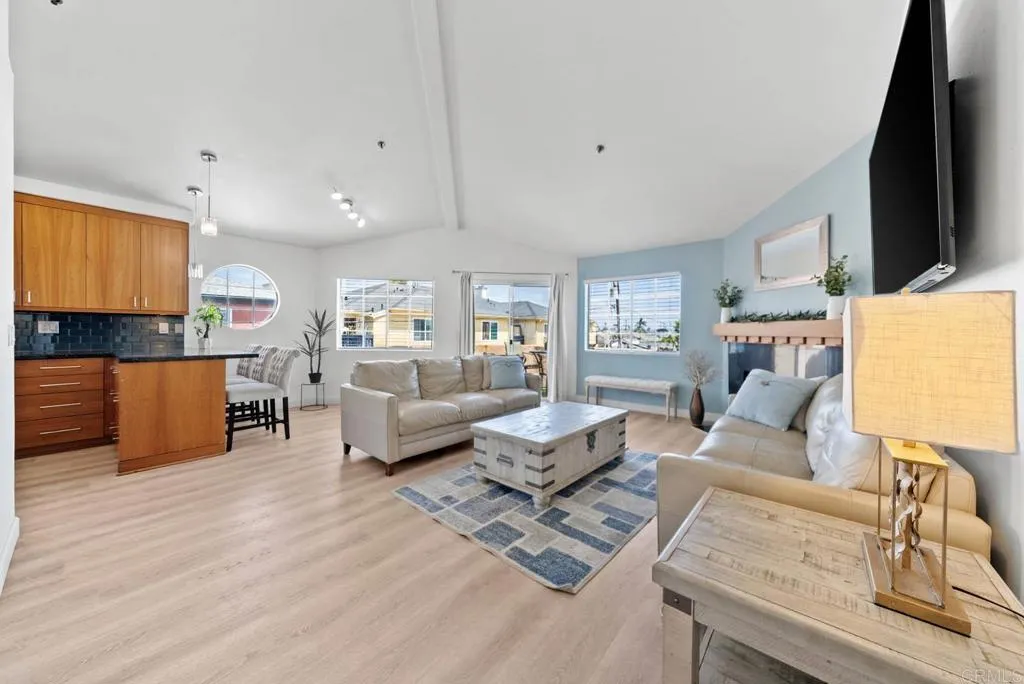 238 Daisy Avenue 6, Imperial Beach, California 91932 home-pic-0