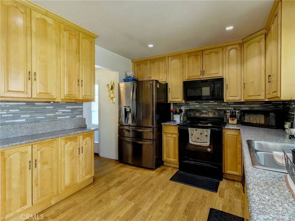 2318 W Moore Ave, Santa Ana, California 92704 home-pic-7