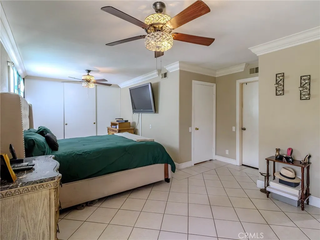 2318 W Moore Ave, Santa Ana, California 92704 home-pic-12