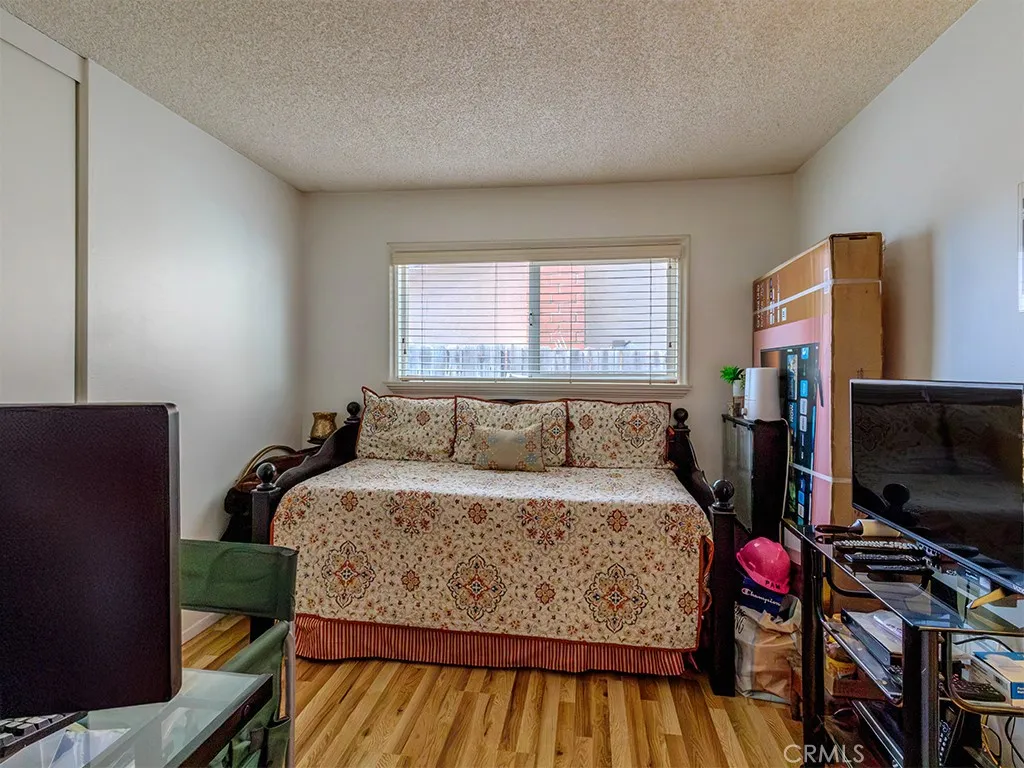 2318 W Moore Ave, Santa Ana, California 92704 home-pic-8