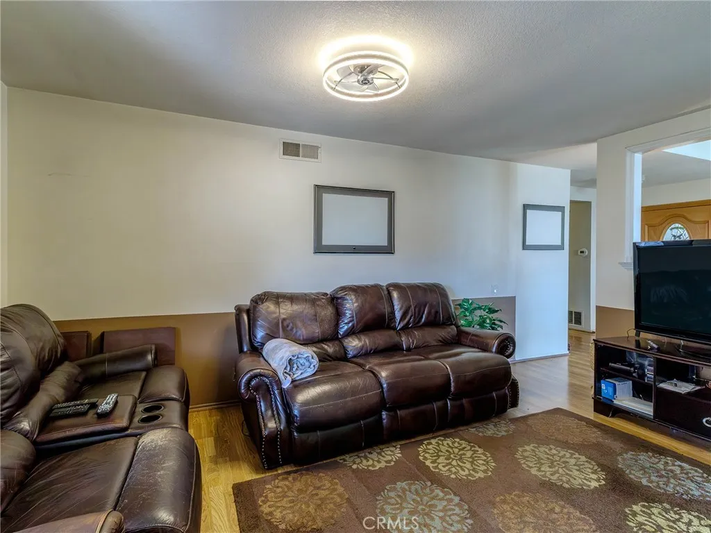 2318 W Moore Ave, Santa Ana, California 92704 home-pic-4