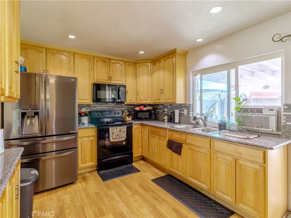2318 W Moore Ave, Santa Ana, California 92704 home-pic-5