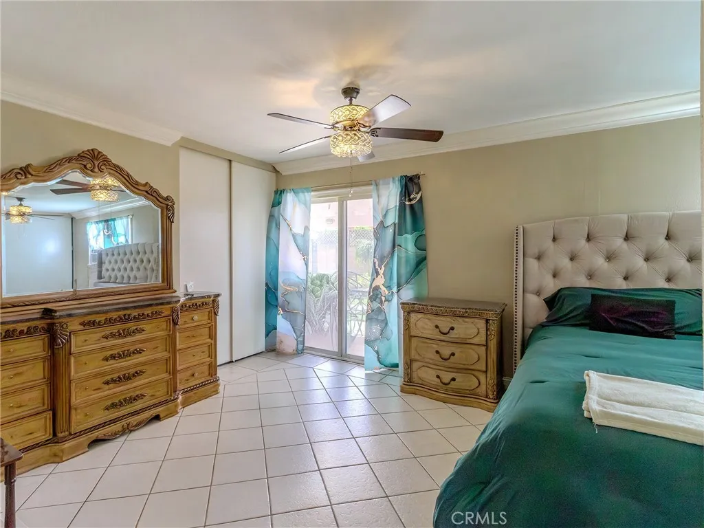 2318 W Moore Ave, Santa Ana, California 92704 home-pic-11