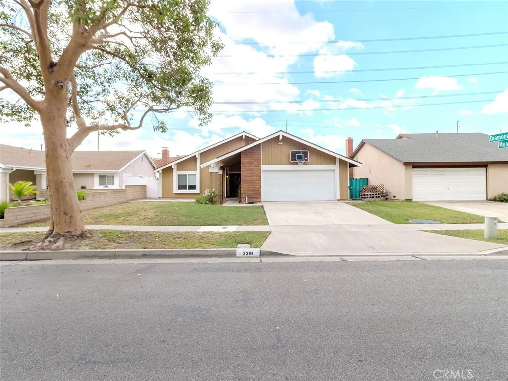 2318 W Moore Ave, Santa Ana, California 92704 home-pic-1