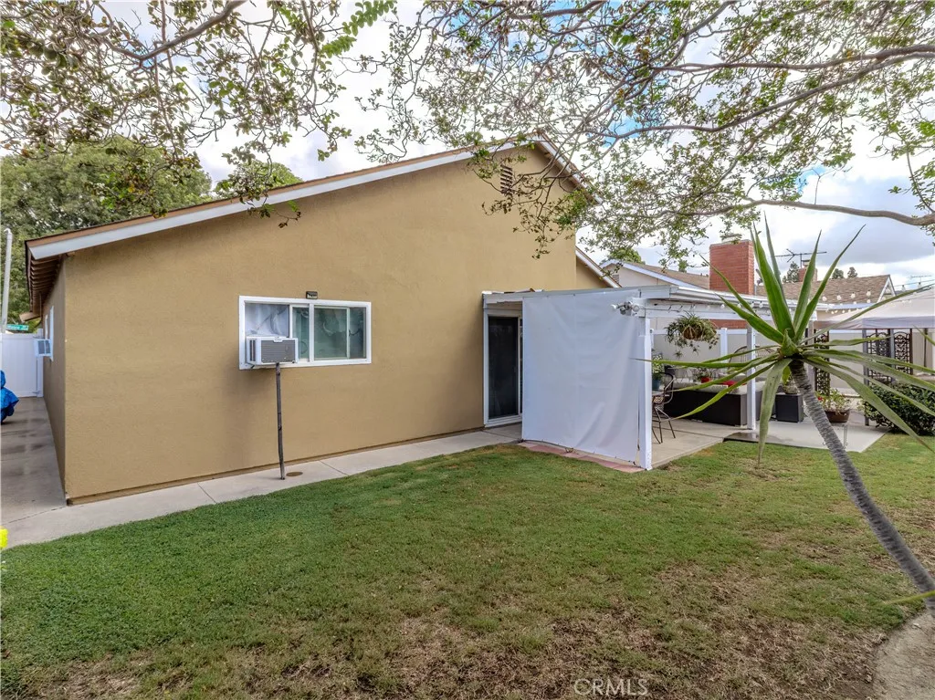 2318 W Moore Ave, Santa Ana, California 92704 home-pic-17
