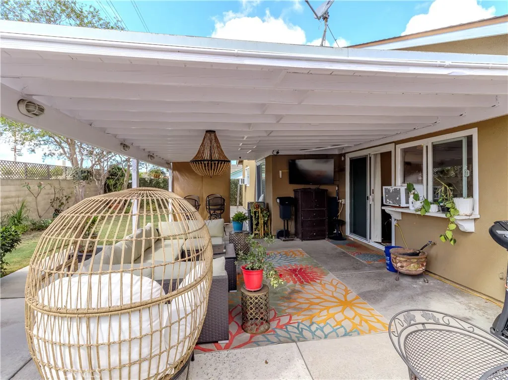 2318 W Moore Ave, Santa Ana, California 92704 home-pic-16