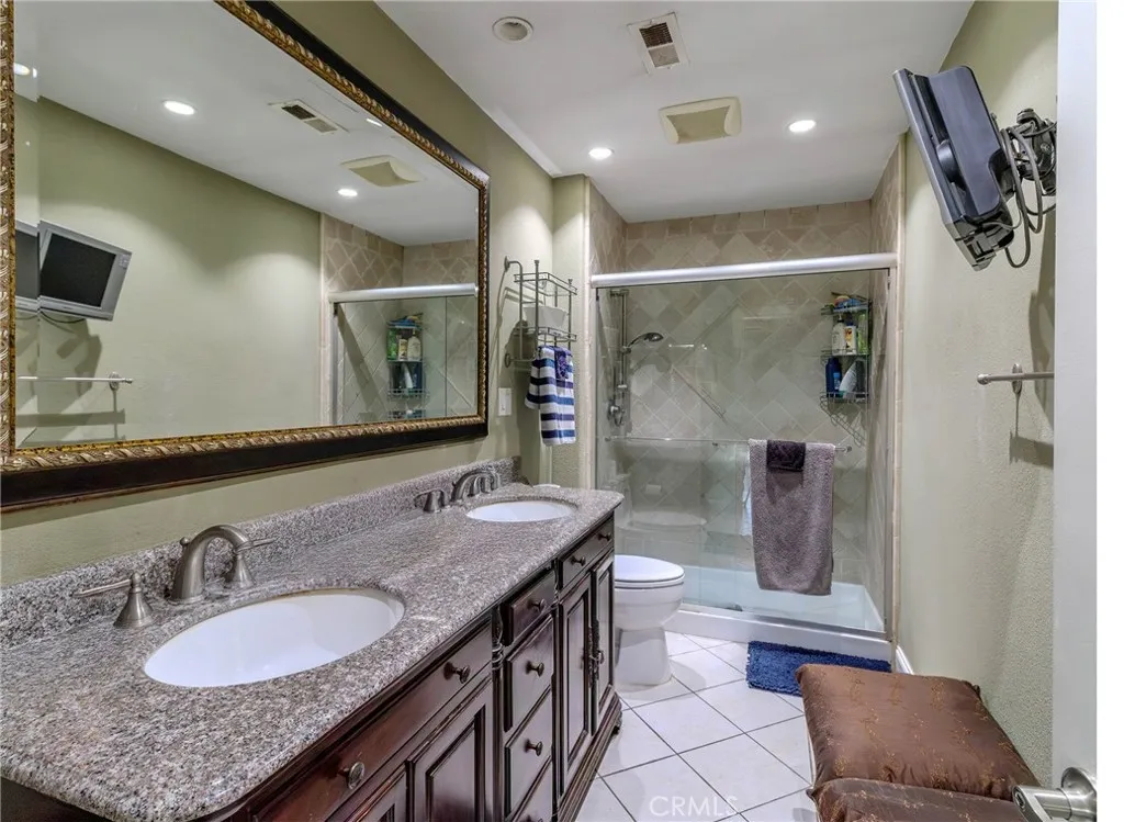 2318 W Moore Ave, Santa Ana, California 92704 home-pic-13