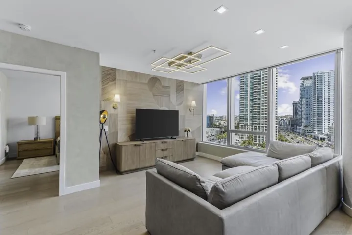 888 W E Street 1106, San Diego, California 92101