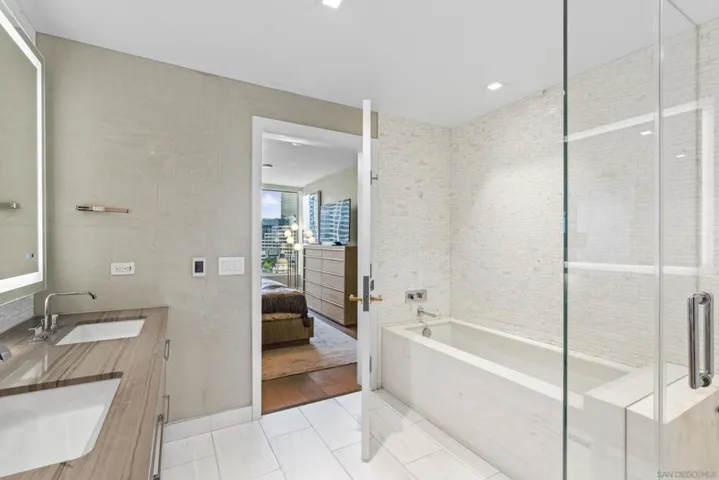 888 W E Street 1106, San Diego, California 92101